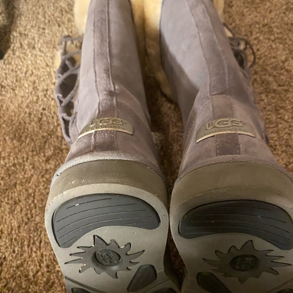 UGG gray fur in the inside Tall Uggs size 8 - Picture 5 of 13